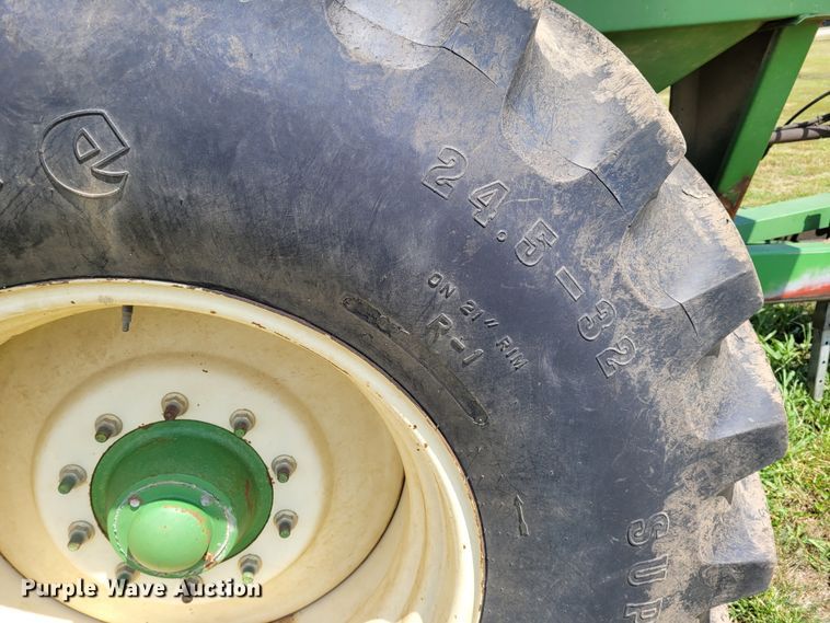 image for item BY9441 Brent 772  grain cart