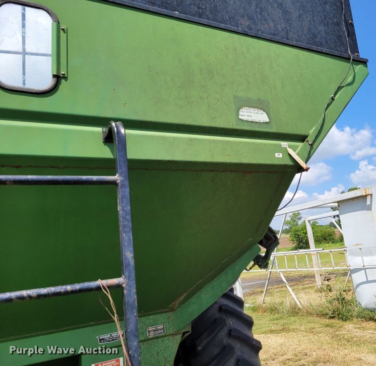 image for item BY9441 Brent 772  grain cart