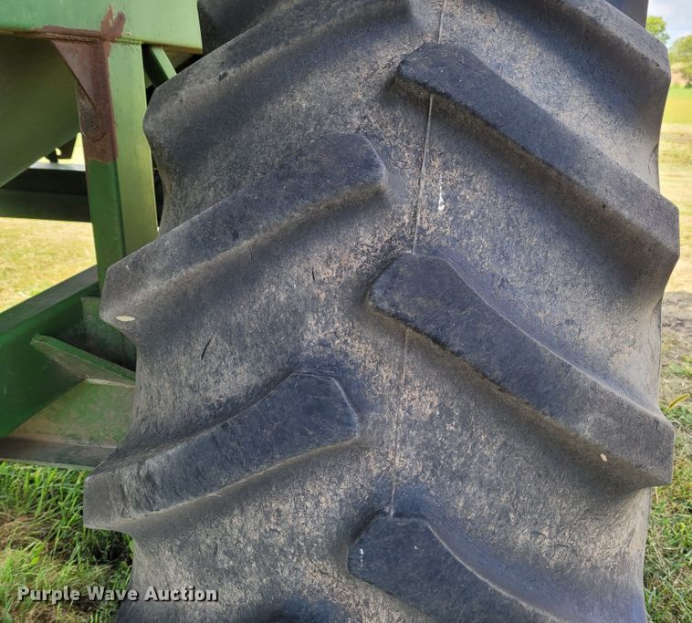 image for item BY9441 Brent 772  grain cart