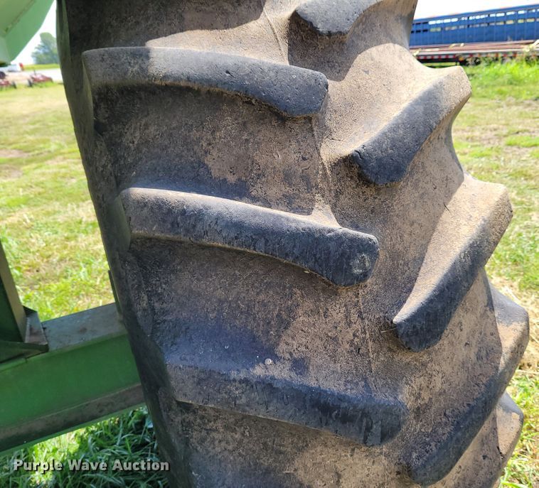 image for item BY9441 Brent 772  grain cart