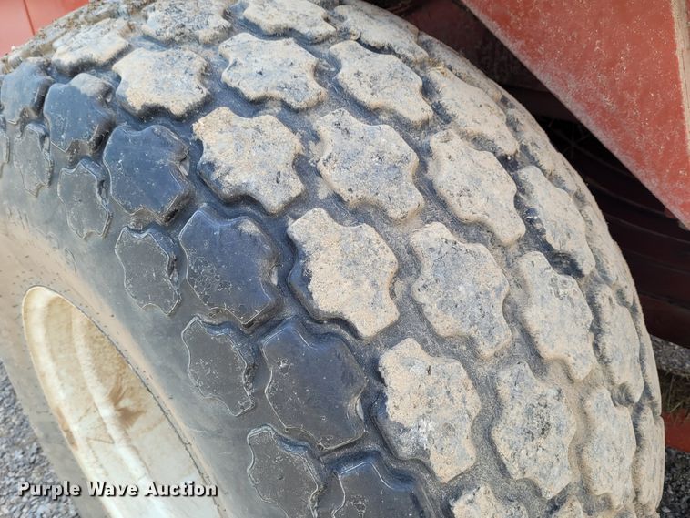 image for item BY9442 1998 Hesston 4900  large square baler