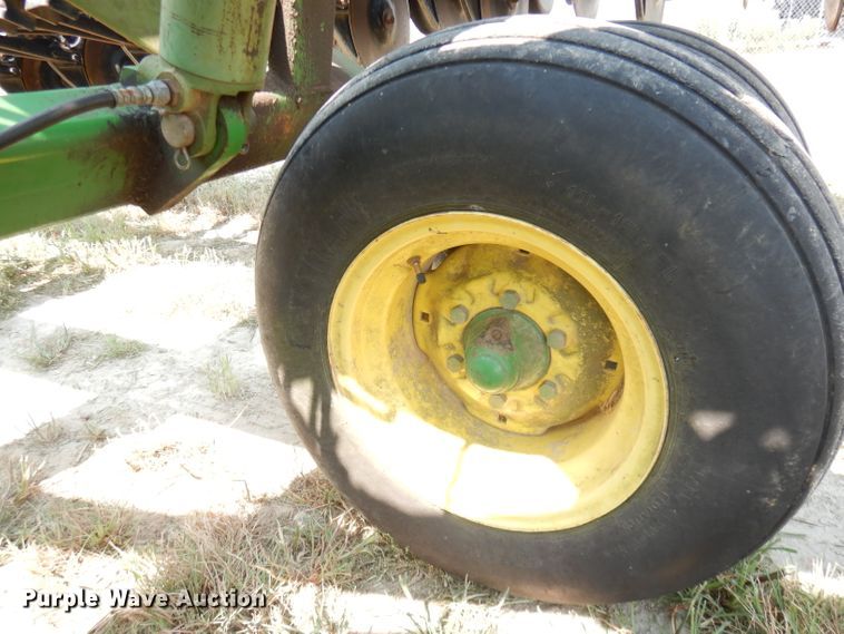 image for item DG0818 1997 John Deere 455  grain drill