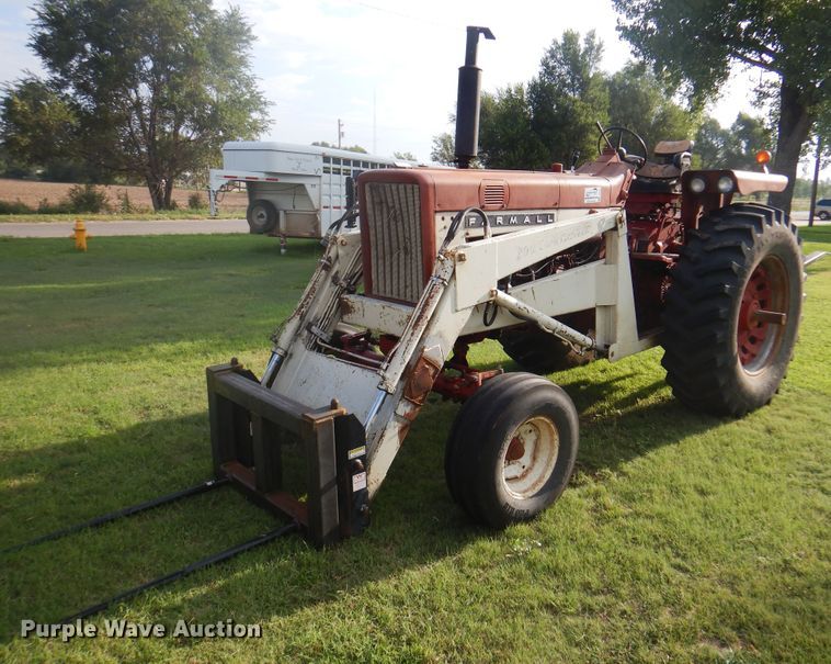 image for item DI5281 1964 Farmall 706  tractor