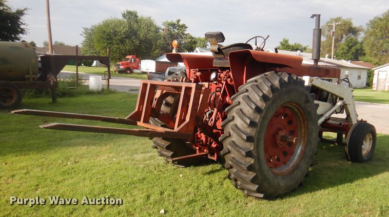 image for item DI5281 1964 Farmall 706  tractor