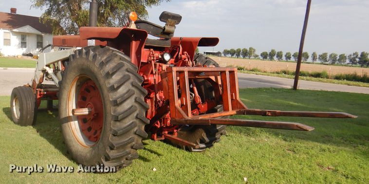 image for item DI5281 1964 Farmall 706  tractor