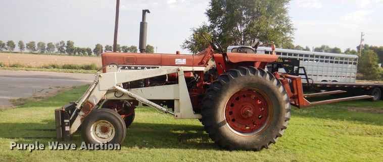image for item DI5281 1964 Farmall 706  tractor