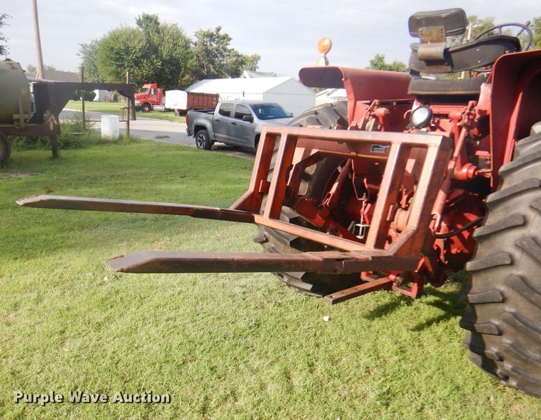 image for item DI5281 1964 Farmall 706  tractor