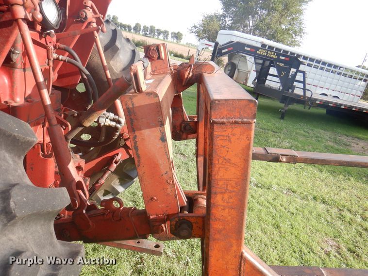 image for item DI5281 1964 Farmall 706  tractor