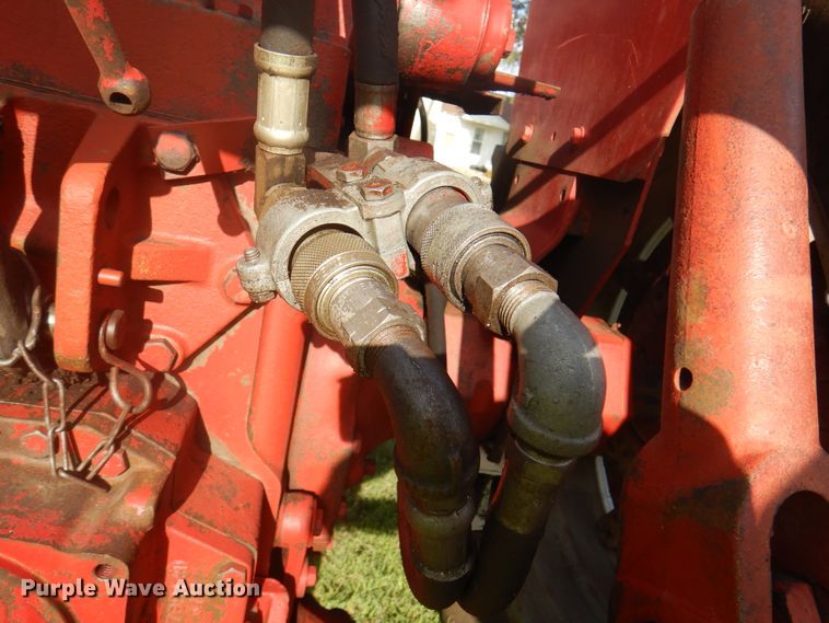 image for item DI5281 1964 Farmall 706  tractor