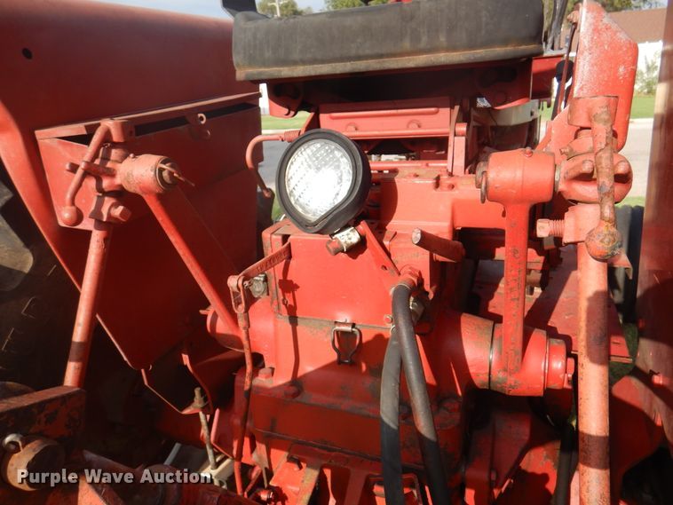 image for item DI5281 1964 Farmall 706  tractor