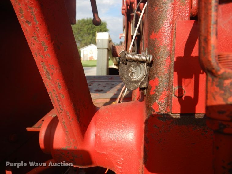 image for item DI5281 1964 Farmall 706  tractor