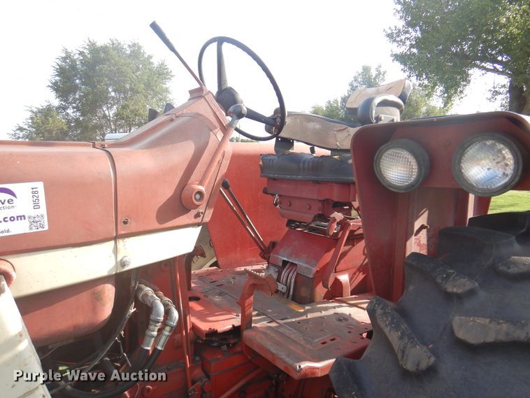 image for item DI5281 1964 Farmall 706  tractor