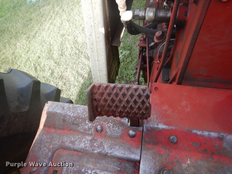 image for item DI5281 1964 Farmall 706  tractor