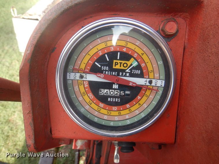 image for item DI5281 1964 Farmall 706  tractor