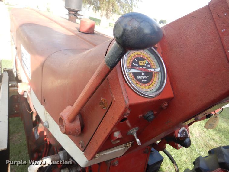 image for item DI5281 1964 Farmall 706  tractor