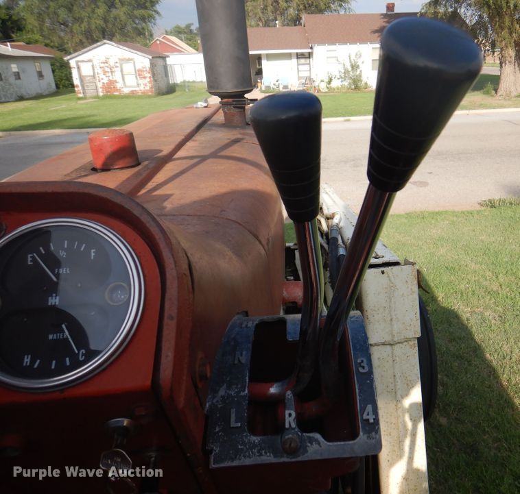 image for item DI5281 1964 Farmall 706  tractor
