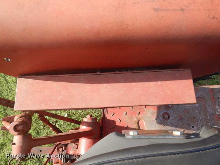 image for item DI5281 1964 Farmall 706  tractor