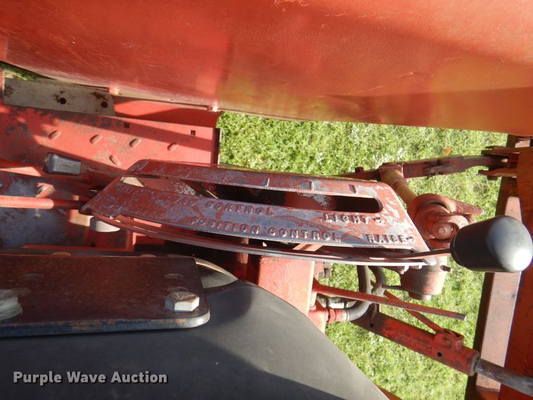 image for item DI5281 1964 Farmall 706  tractor