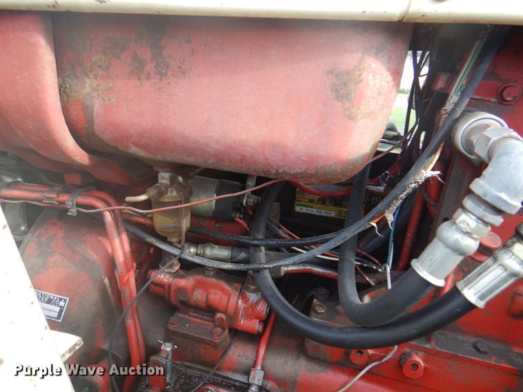 image for item DI5281 1964 Farmall 706  tractor