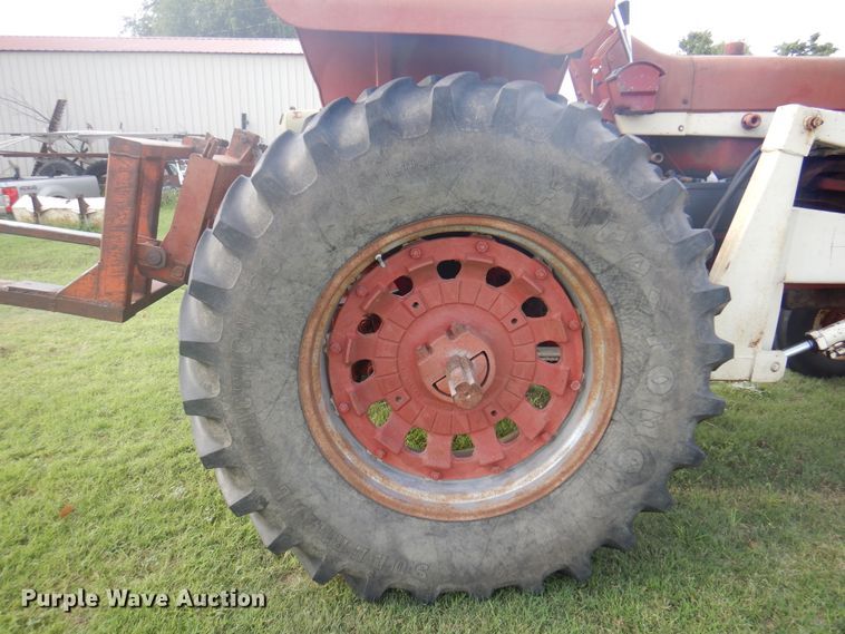 image for item DI5281 1964 Farmall 706  tractor