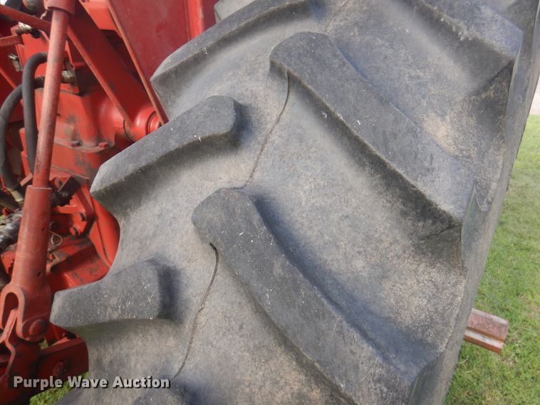 image for item DI5281 1964 Farmall 706  tractor