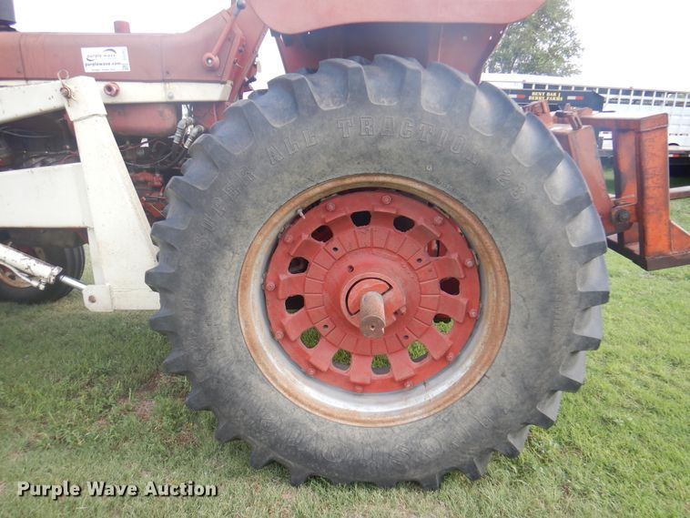 image for item DI5281 1964 Farmall 706  tractor