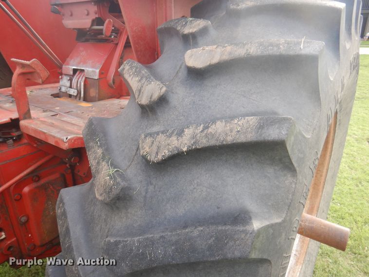 image for item DI5281 1964 Farmall 706  tractor