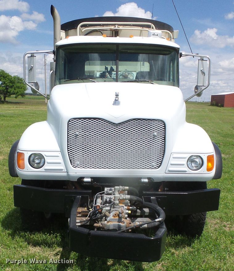 image for item DI5621 2005 Mack CV713 Granite  feed mixer truck