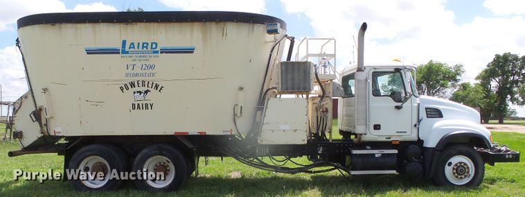 image for item DI5621 2005 Mack CV713 Granite  feed mixer truck