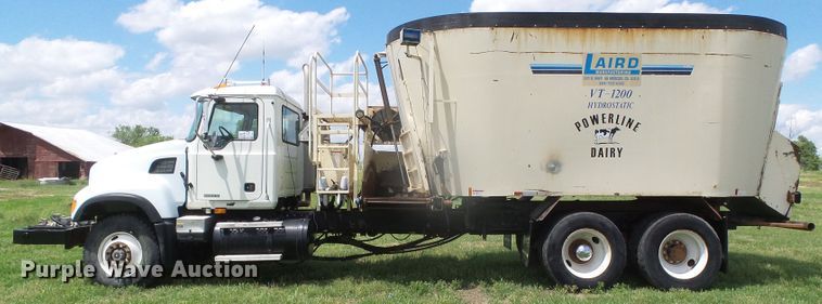 image for item DI5621 2005 Mack CV713 Granite  feed mixer truck