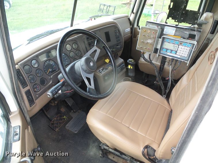 image for item DI5621 2005 Mack CV713 Granite  feed mixer truck