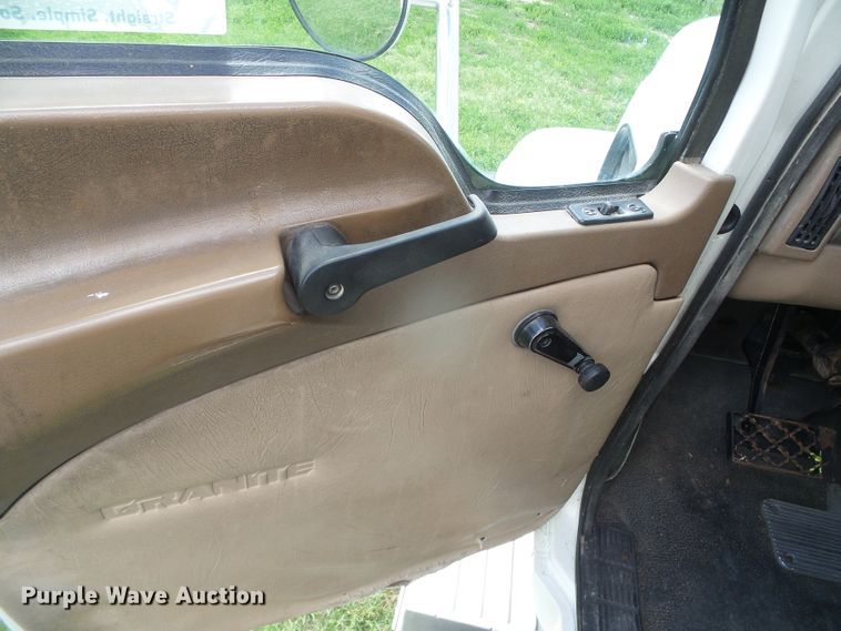 image for item DI5621 2005 Mack CV713 Granite  feed mixer truck