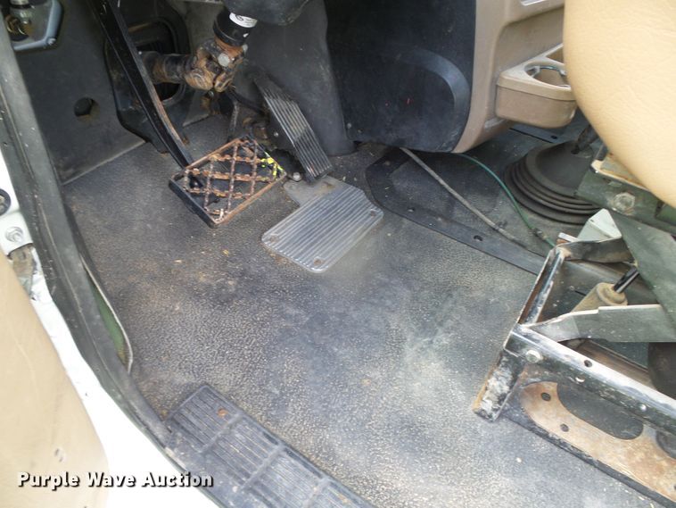 image for item DI5621 2005 Mack CV713 Granite  feed mixer truck