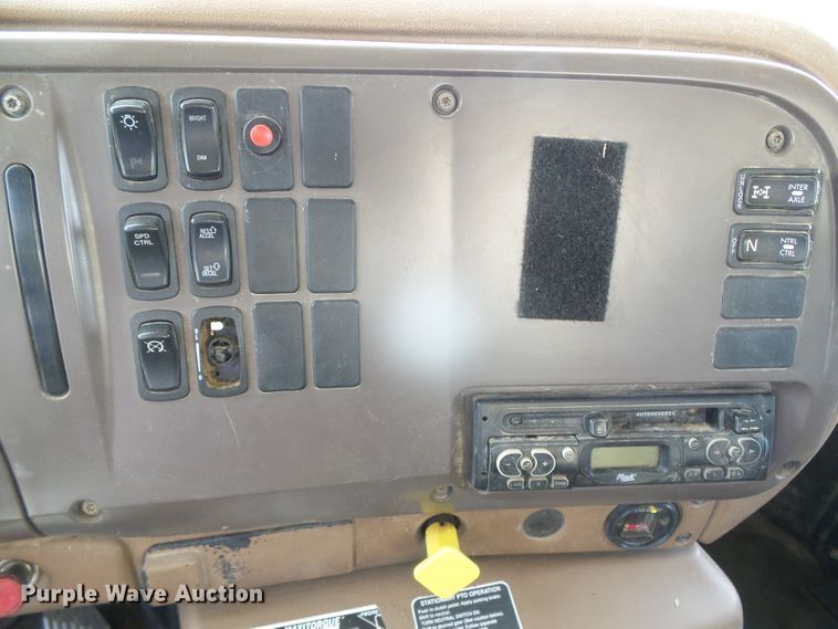 image for item DI5621 2005 Mack CV713 Granite  feed mixer truck