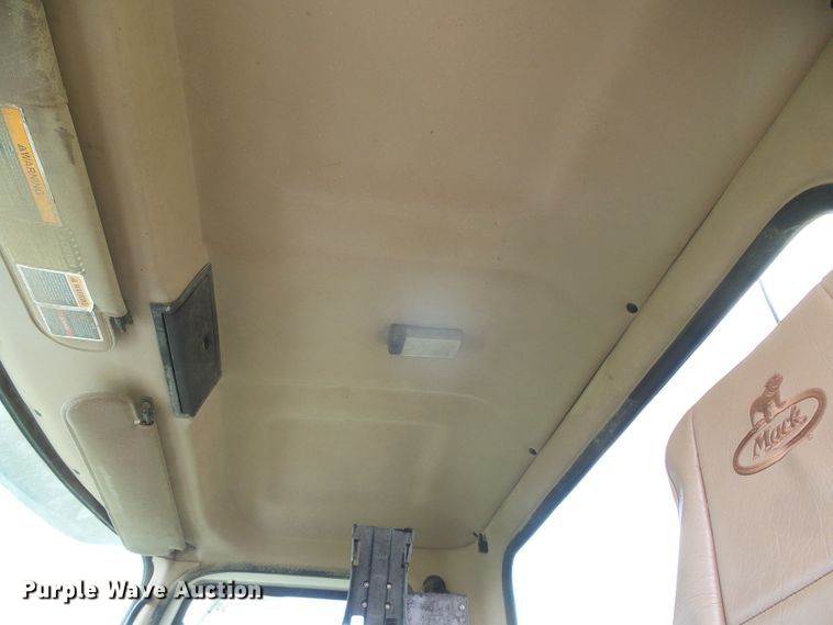 image for item DI5621 2005 Mack CV713 Granite  feed mixer truck