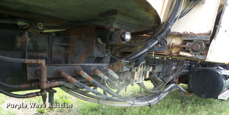 image for item DI5621 2005 Mack CV713 Granite  feed mixer truck