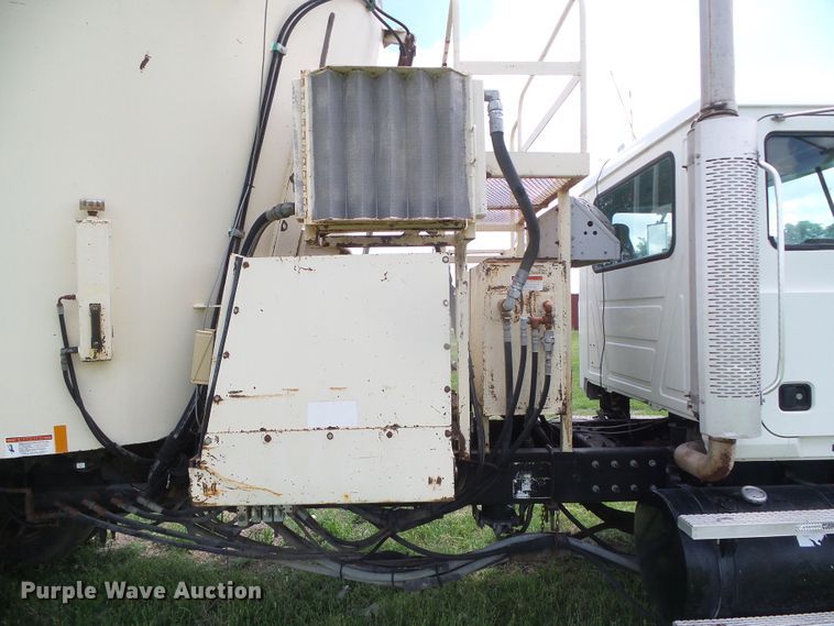 image for item DI5621 2005 Mack CV713 Granite  feed mixer truck