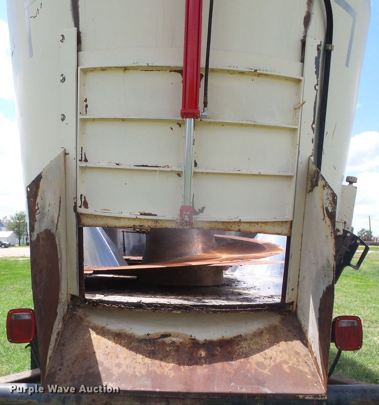 image for item DI5621 2005 Mack CV713 Granite  feed mixer truck