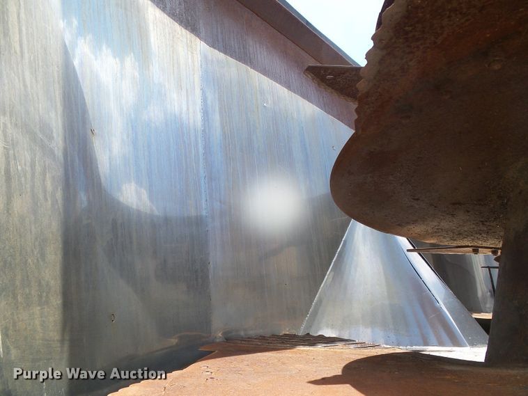 image for item DI5621 2005 Mack CV713 Granite  feed mixer truck