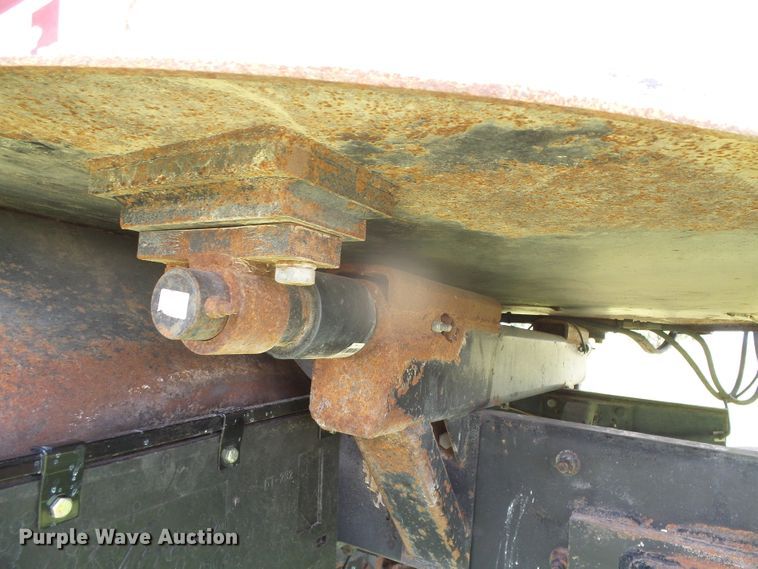 image for item DI5621 2005 Mack CV713 Granite  feed mixer truck