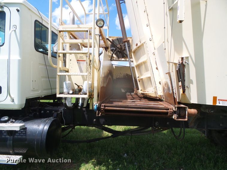 image for item DI5621 2005 Mack CV713 Granite  feed mixer truck