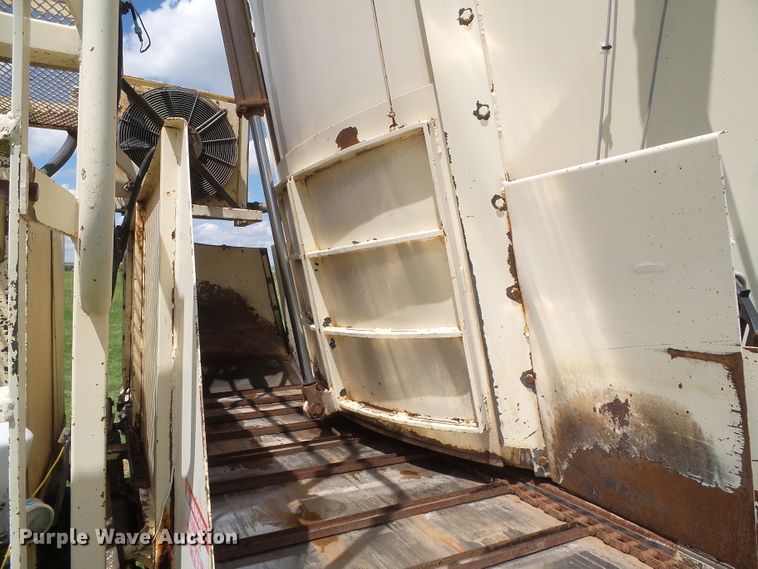 image for item DI5621 2005 Mack CV713 Granite  feed mixer truck