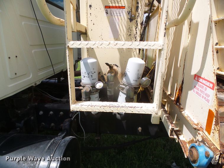 image for item DI5621 2005 Mack CV713 Granite  feed mixer truck