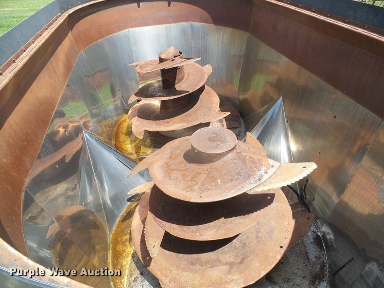 image for item DI5621 2005 Mack CV713 Granite  feed mixer truck