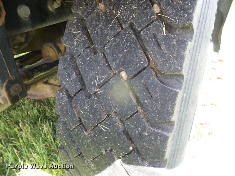 image for item DI5621 2005 Mack CV713 Granite  feed mixer truck