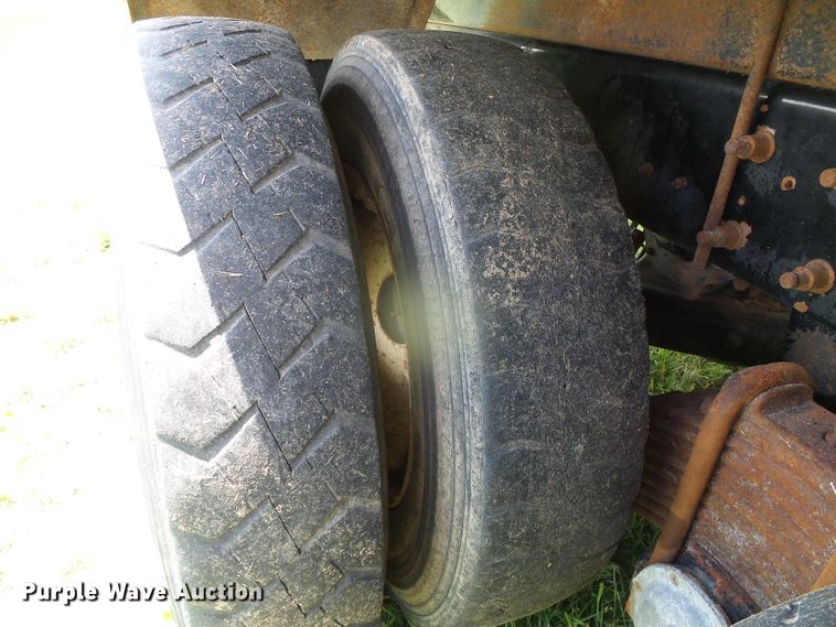 image for item DI5621 2005 Mack CV713 Granite  feed mixer truck