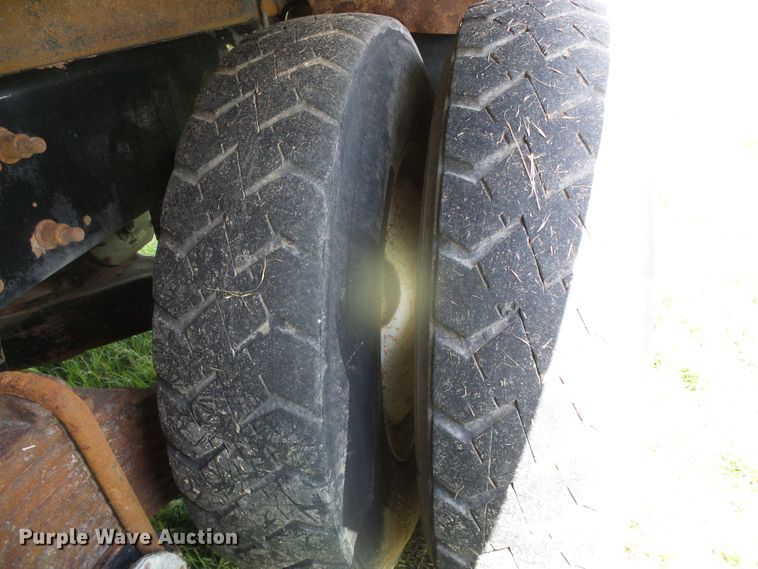 image for item DI5621 2005 Mack CV713 Granite  feed mixer truck