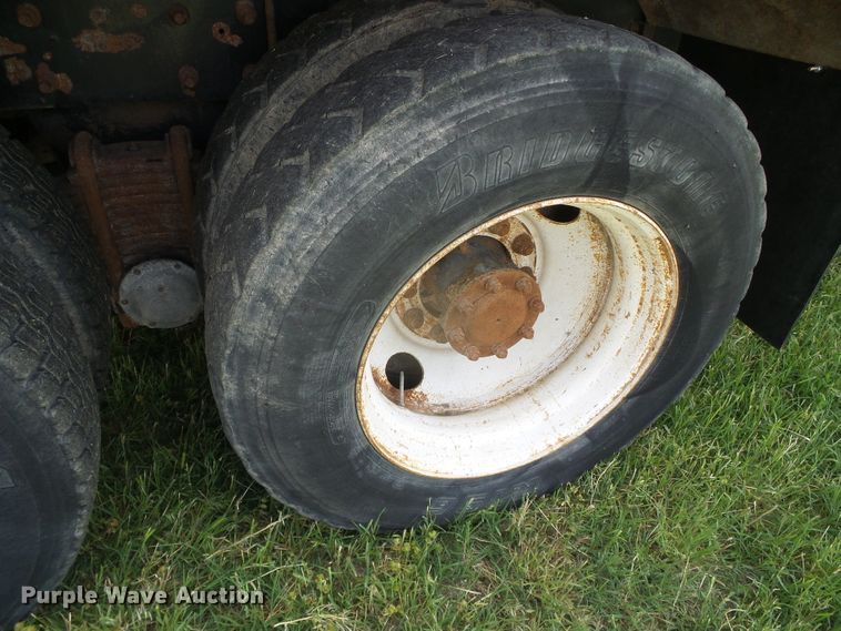 image for item DI5621 2005 Mack CV713 Granite  feed mixer truck