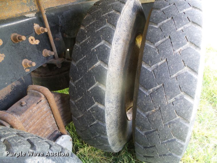 image for item DI5621 2005 Mack CV713 Granite  feed mixer truck