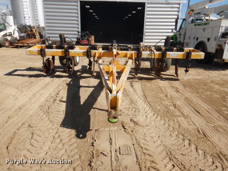 image for item DI5698 1997 Agri Products 77117S6R  in-line ripper